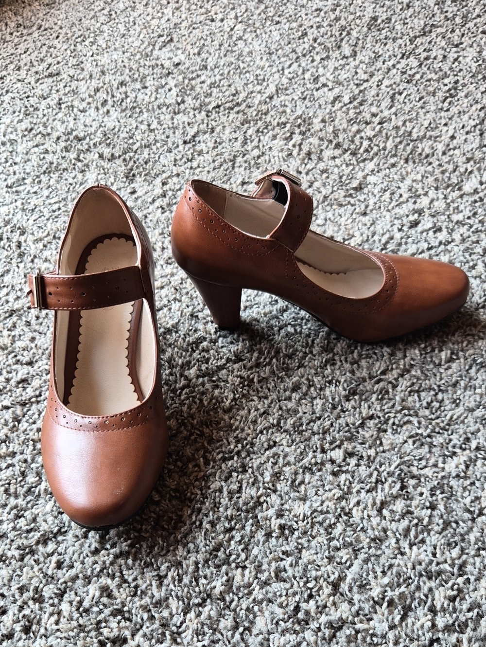 Classic Mary Jane Heels in Brown Size 6.5 (37)